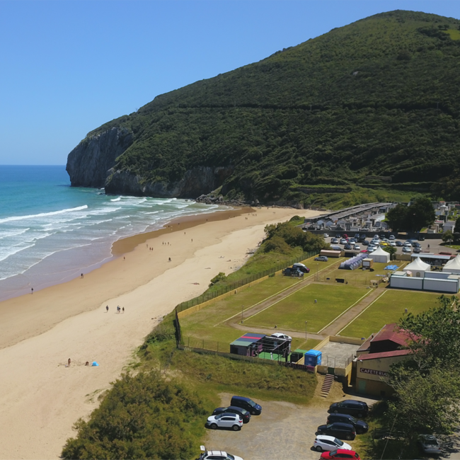 Olas en Playa Berria, ideales para practicar Surf